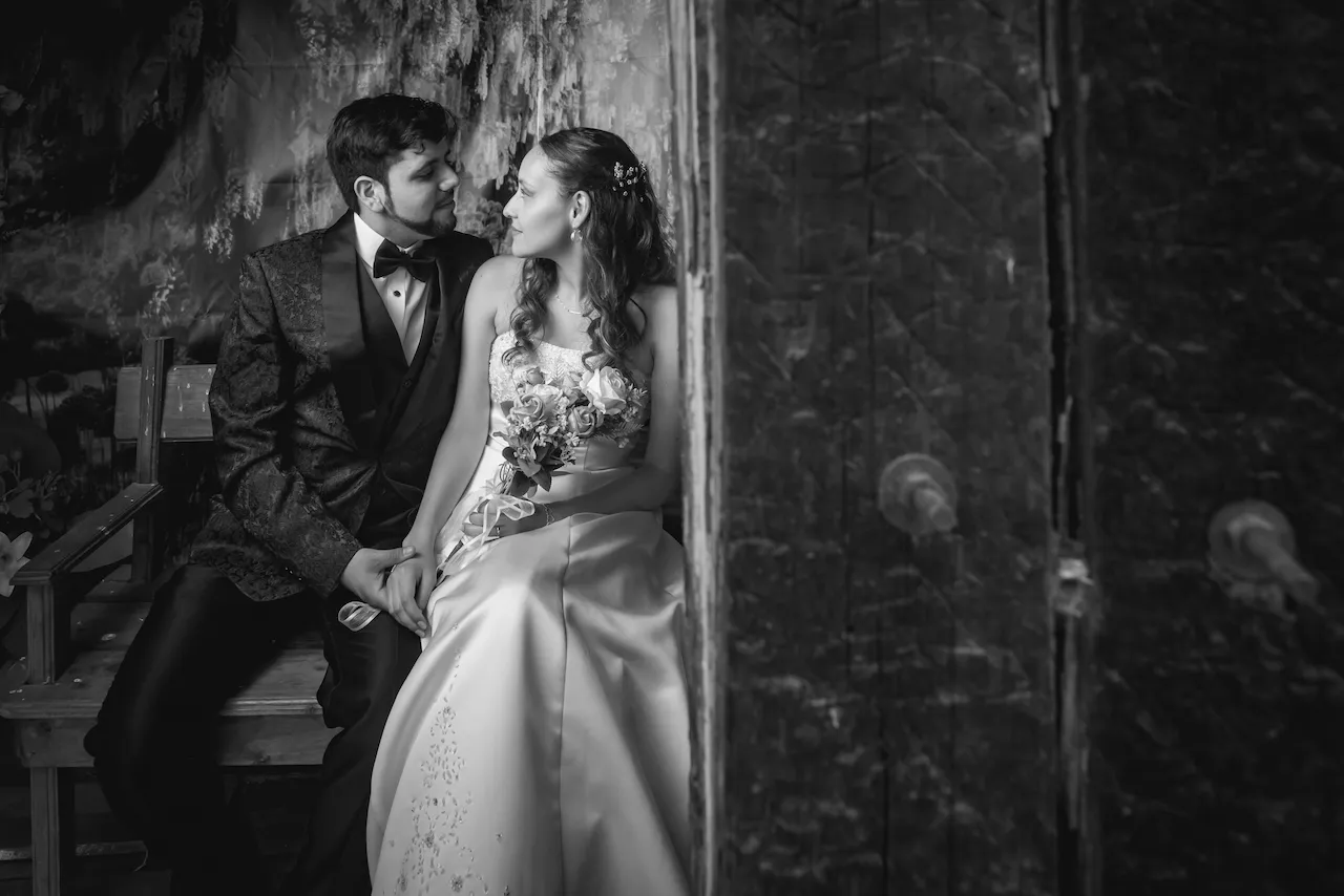 Sesión de fotos de matrimonio en la playa de La Serena al atardecer